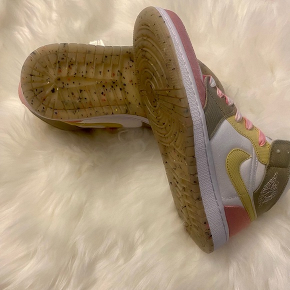 Air Jordan 1 Custom Sneaker - Picture 3 of 11